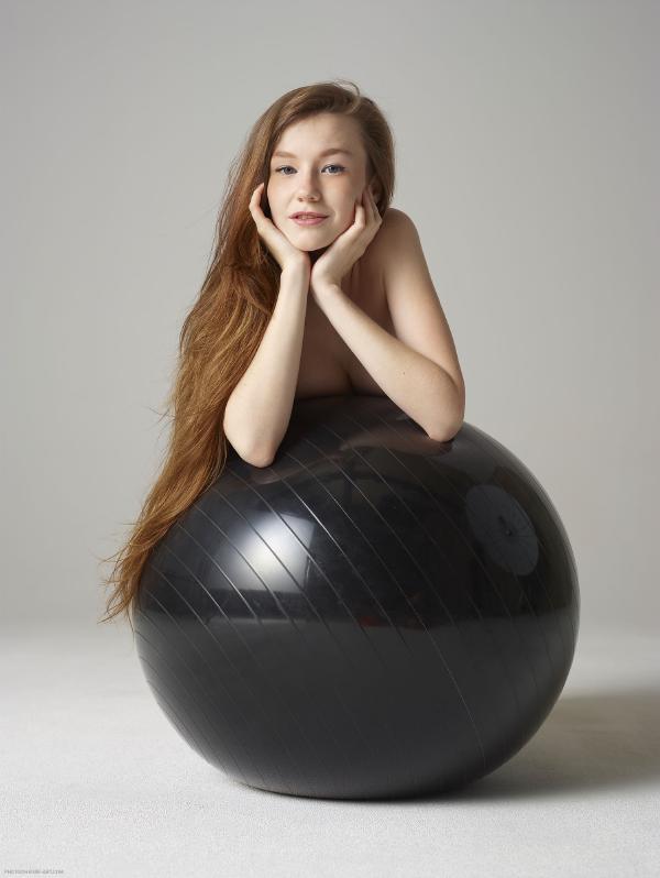 Bild #1 aus der Galerie Emily schwarzer Ball Teil 2